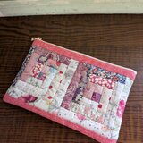 ログキャビンのぺたんこポーチ　ピンク