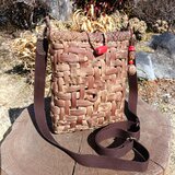 貴重な山葡萄の蔓で編んだショルダーバッグ(ポシェット)B/山珊瑚のチャーム付き 20260201-4