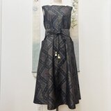 気軽に着てほしい大島紬 ゆとりAラインワンピース（ベルト付き・2WAY）　一文字蝶