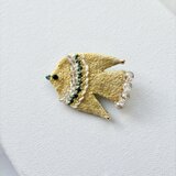"幸せの黄色い鳥さん" happy yellow bird 草木染め糸を使った　手刺繍／鳥ブローチ