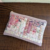 ログキャビンのぺたんこポーチ　薄紫