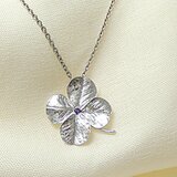 【本物の４つ葉のクローバーペンダント】天然アメジスト（２月の誕生石）・シルバー製『あなたの誕生石もセット出来ます』】　