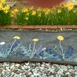 ヴィンテージ着物から　布絵　野原にタンポポ