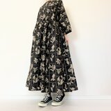 【送料無料】春のブラックワンピース＊野の花柄＊刺繍調の植物標本＊七分袖ゆったりロング丈＊国産コットン100％＊ポケット付