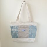 マチたっぷりの大きなトートバッグ（英字）