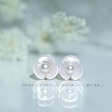 K10 フラワーシェイプホワイトシェル パールピアス / ピンク