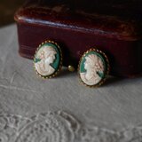 グリーン×ゴールドトーン　カメオ　ヴィンテージイヤリング　ヨーロッパヴィンテージ　