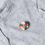 【残り1点】絹糸刺繍　回転式ブローチ 亀甲文様 一点もの｜絽ざし 手仕事