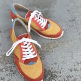 EMAクラフトスニーカー 本革スエードの履き心地｜バイカラー（オレンジ×マスタード）ローカット｜大人カジュアル