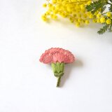 ［受注制作］カーネーションの刺繍ブローチ（salmom pink）