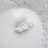 刺繍ブローチ　Frill　白