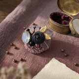 ヴィンテージボタンとクリスタルガラスのビーズ刺繍ブローチ（K1246)