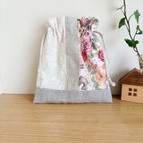 リバティとリネンとレースのパッチワーク巾着ポーチ（お花とキノコ）