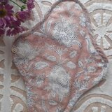 布ナプキン べージュ　花柄  〈インド綿 ブロックプリント 国産オーガニックネル 無漂白 無蛍光〉