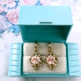 《1928》 porcelain rose victoria dangle 1928 ヴィンテージピアス
