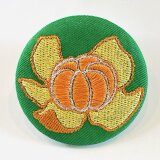 刺繍ブローチ　みかんむき