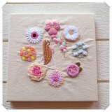 【手刺繍】お花と女の子パネル飾り