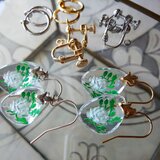 ヴィンテージ　真っ白な薔薇と新緑Green　14kgfピアス／Siver925製ピアスまたはイヤリング