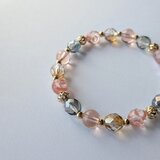 ピンクストライプとオレンジ、グレーのビーズブレスレット