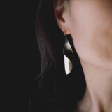大ぶりピアス(イヤリング）・静かで力強い印象に