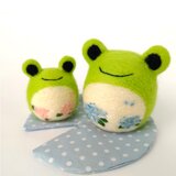 梅雨を楽しむ＊紫陽花カエルのインテリアー ちょこんと並ぶ、なかよしカエル ☆羊毛フェルト
