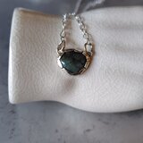 エメラルドシルバーネックレス