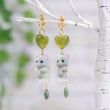 ふわもこ緑色のねこのアクセサリー