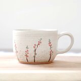 彫り模様と絵付けのマグカップ / 木瓜