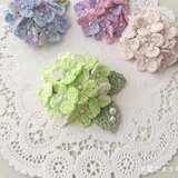 レース編み ふっくら紫陽花のブローチ ～green latte～
