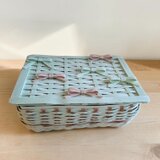 爽やかなミントグリーンとビスケット、ピンクのクラフトバンド製蓋付き小物入れ　フリーボックス　母の日ギフト