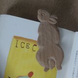 ひょっこり覗くうさぎさん　しおり/木彫り/彫刻
