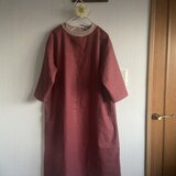 スラブ織りリネンのワンピース