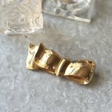 SCM51-【 Monet 】モネ・ヴィンテージブローチ 1970-80's Ribbon Gold Tone Brooch