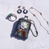 小さなビーズ刺繍のがま口 No.100｜ダークグリーン×ガーゼ｜ネックレス・バッグチャームにも｜アクセサリーケース