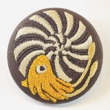 刺繍ブローチ　アンモナイト