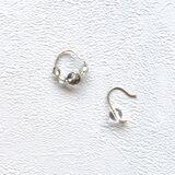 ミニピアス（水晶とガラスビーズ）