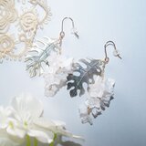 *雨恋*柏葉紫陽花と黒蝶貝のピアス