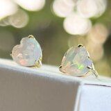 天然オパール◇ハートシェイプ◇K18◇スタッドピアス