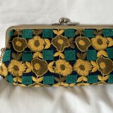 刺繍　花柄　シンプルがま口長財布　　