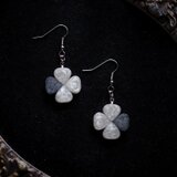 レジンアート　クローバーのピアス〈嵐逝く〉