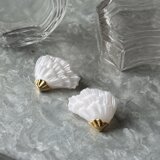 YA258-【 AVON 】エイボン・ヴィンテージイヤリング 1980's White Wing Earrings