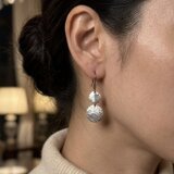 【金属アレルギー対応】槌目（つちめ）ステンレスの揺れる2連丸プレートピアス