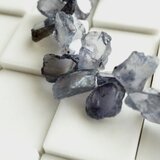 アイオライトのひらひら花びらネックレス