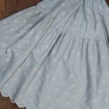 ペチスカ　綿ローン刺繡レース裾スカラップ（ミントブルー）