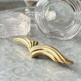 SCM52-【 Monet 】モネ・ヴィンテージブローチ 1980's Wing Motif Gold Tone