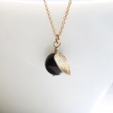 月夜林檎 ブラックオニキスの林檎モチーフネックレス 14Kgf 天然石 ー Moonlit apple ー