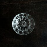 見込みに花文様◆丸とクルス。プレスガラス深皿　丁寧な暮らしに。古民家　古道具　 昭和後期