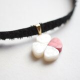 【受注製作】レジンアート　クローバーモチーフとタティングレースとベルベットリボンのチョーカー〈独りの愛〉
