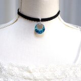 【受注製作】レジンアート　ラウンドモチーフとタティングレースとベルベットリボンのチョーカー〈月の玉座〉