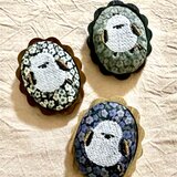 シマエナガのブローチ
